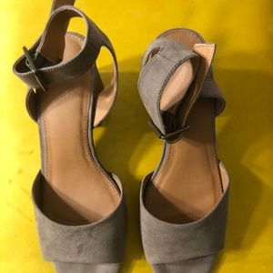 Taupe low heel w/ buckle strap